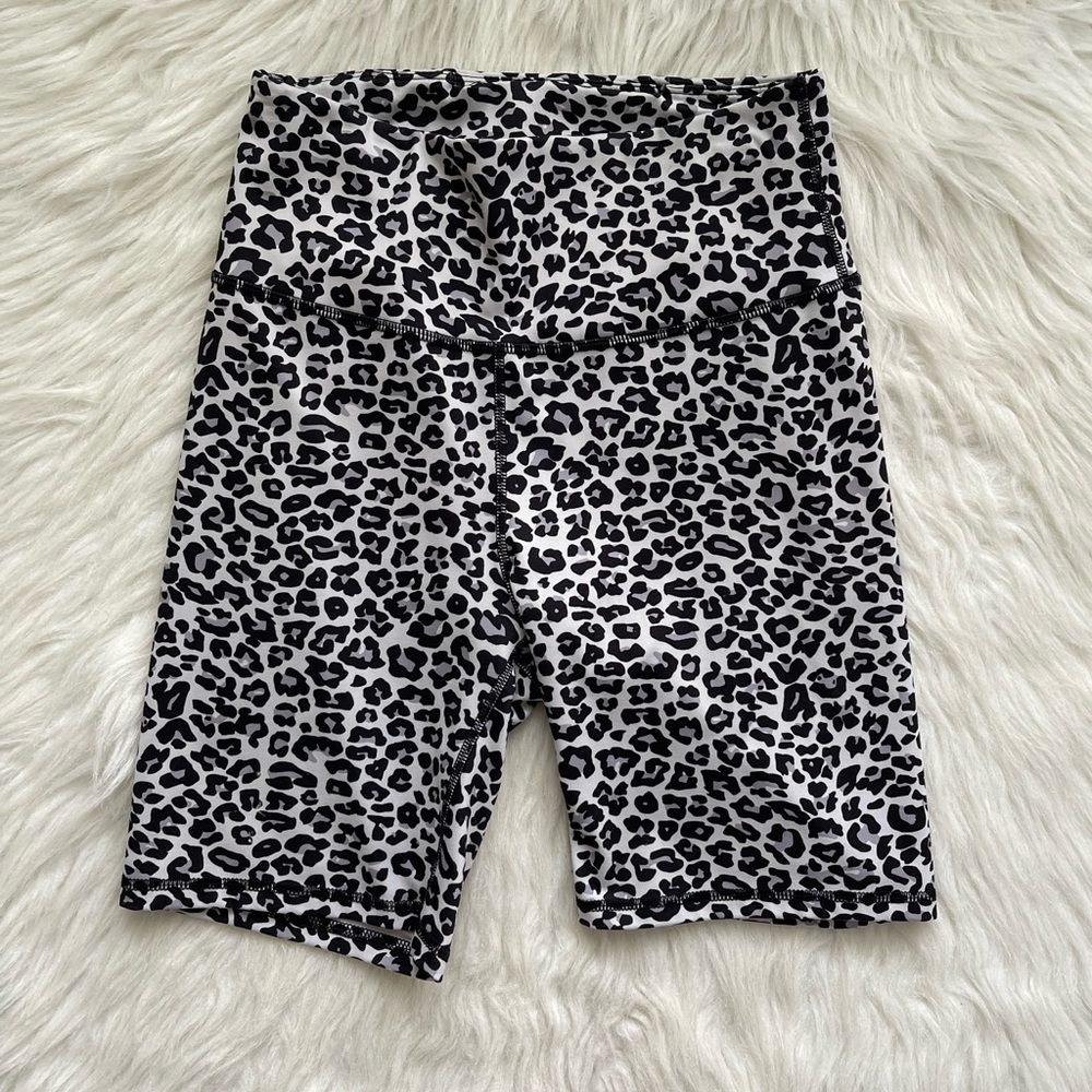 Leopard print biker workout shorts womens size Medium